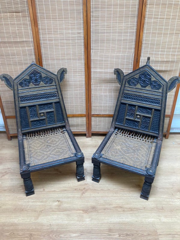 2 Indische traditionele stoelen