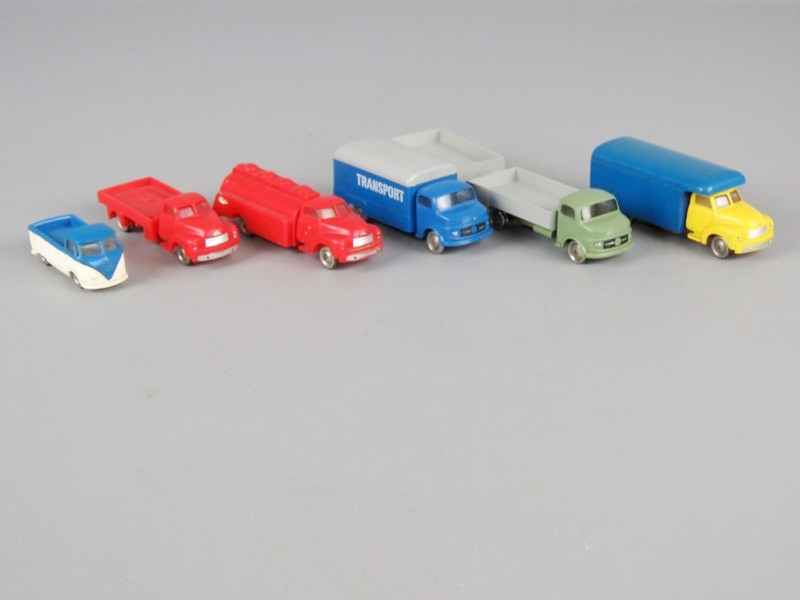 6 vintage lego trucks