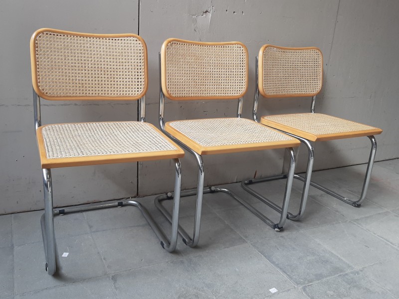 3 stoelen in BAUHAUS-stijl