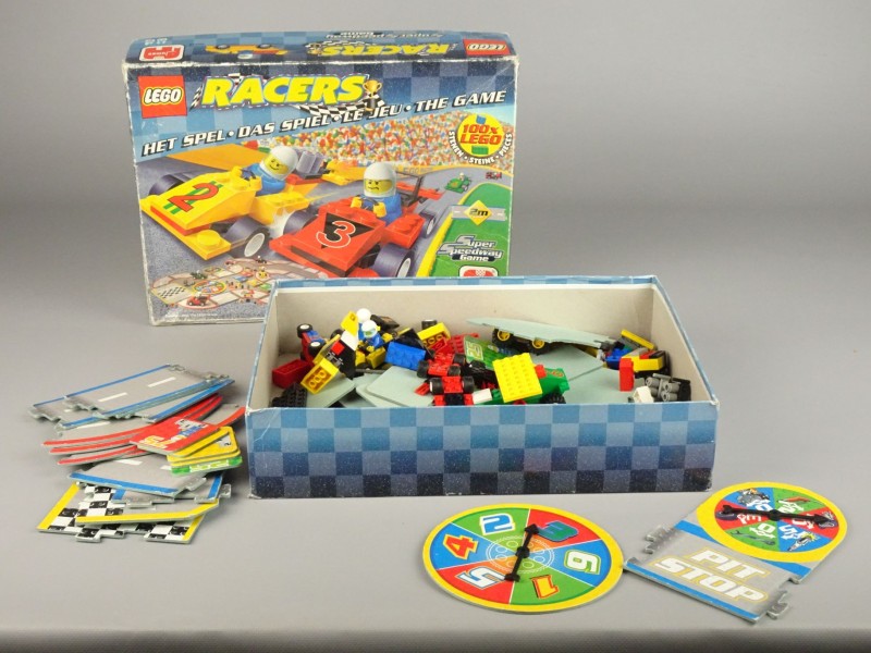 Vintage toy: Lego Racers Super Speedway Game 00746.