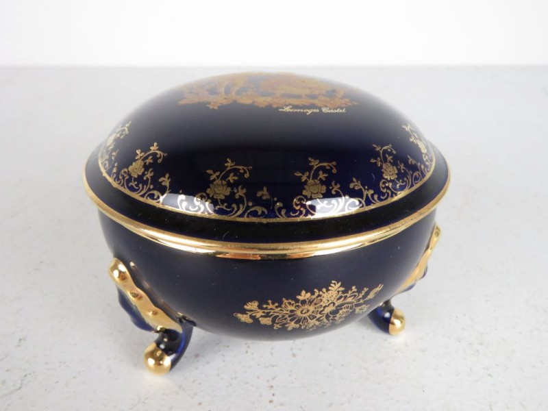 Limoges Castel porseleinen pot met deksel versierd met 22K goud.