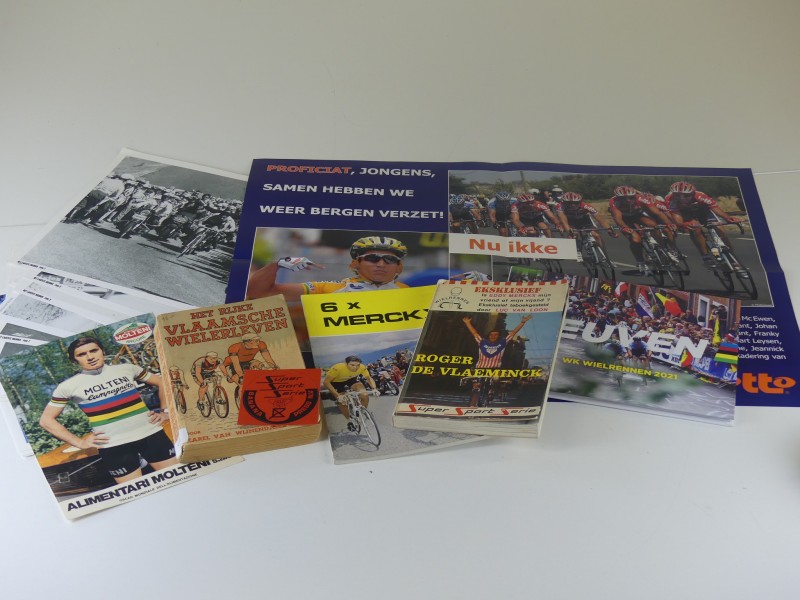 Lot wielrennen: 4 boeken, fotoafdrukken, posters