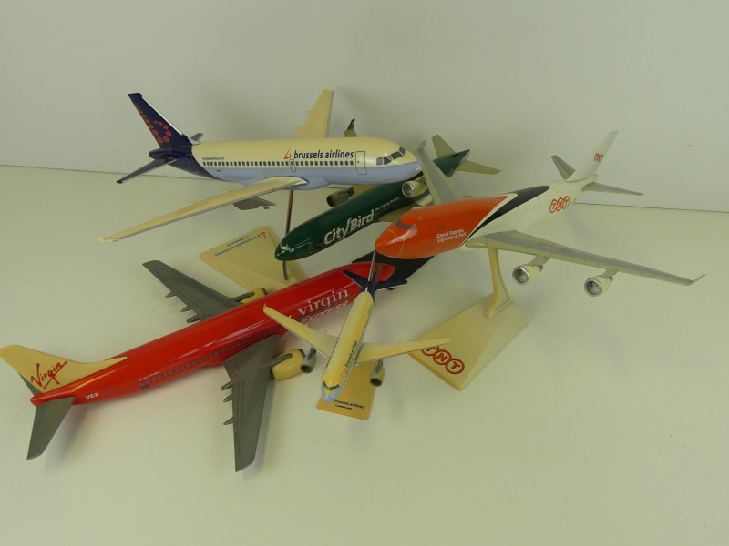5 schaalmodellen vliegtuigen