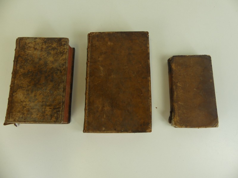 Antiquariaat: 3 Franstalige boeken 18e  eeuw