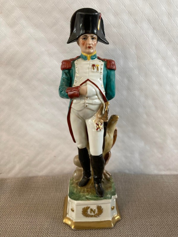 Porseleienen beeld van Napoleon